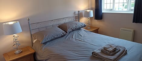 1 chambre, fer et planche à repasser, Wi-Fi gratuit, draps fournis
