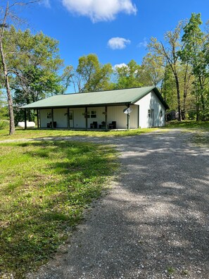 المنشأة من الخارج