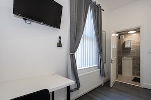 Superior Double Room, Ensuite, Courtyard View (4)