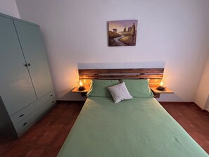 3 bedrooms, desk, iron/ironing board, travel cot