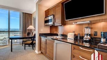 Fridge, microwave, stovetop, coffee/tea maker