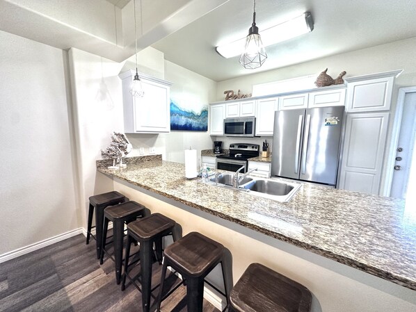 Refrigerador, microondas, horno, placa de cocina