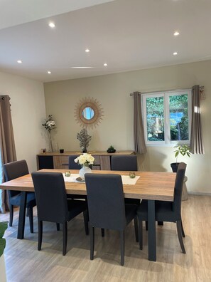 Meeting facility - Beautiful villa in a peaceful setting not overlooked (Auribeau-sur-Siagne)