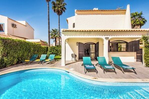 A heated pool - Villa Marquesa - Four Bedroom Villa, Sleeps 8 (Algarve)