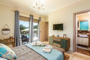 4 chambres, fer et planche à repasser, Wi-Fi, draps fournis