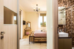4 quartos, ferros/tábuas de passar roupa, Wi-Fi, roupa de cama