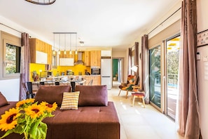 TV, mesa de pingue-pongue
