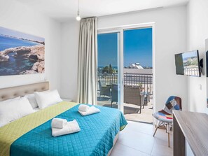 5 bedrooms, WiFi, bed sheets