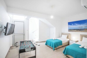 6 bedrooms, WiFi, bed sheets