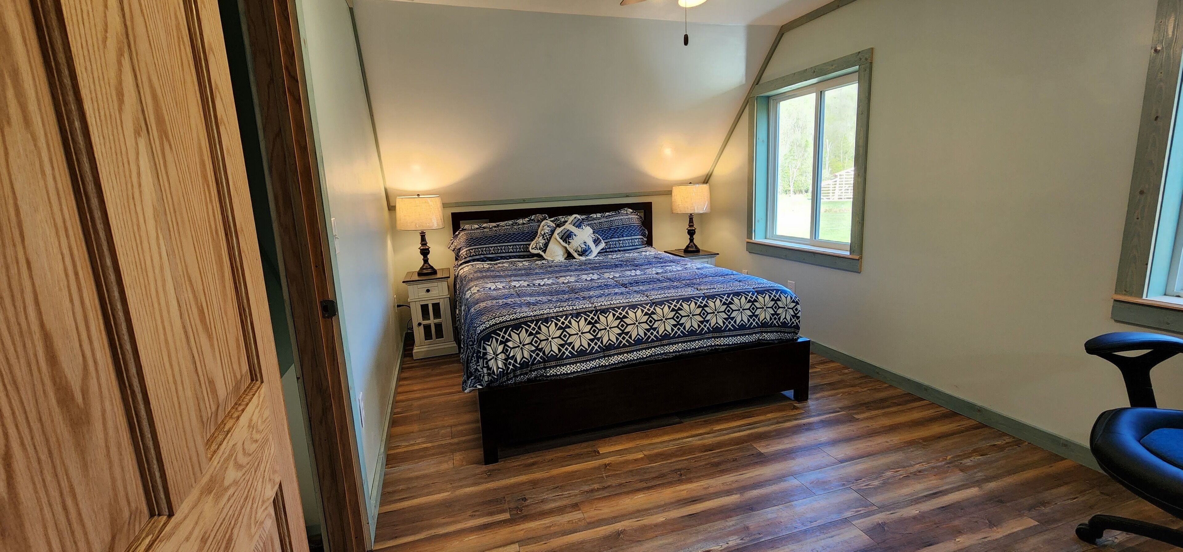 4 bedrooms, desk, iron/ironing board, free WiFi