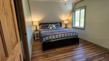 4 bedrooms, desk, iron/ironing board, free WiFi