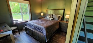 4 bedrooms, desk, iron/ironing board, free WiFi - Unterwalden NEW HotTub Firepit SmartTVs Full Kitchen Mt Hideaway Trout Stream (Helvetia)