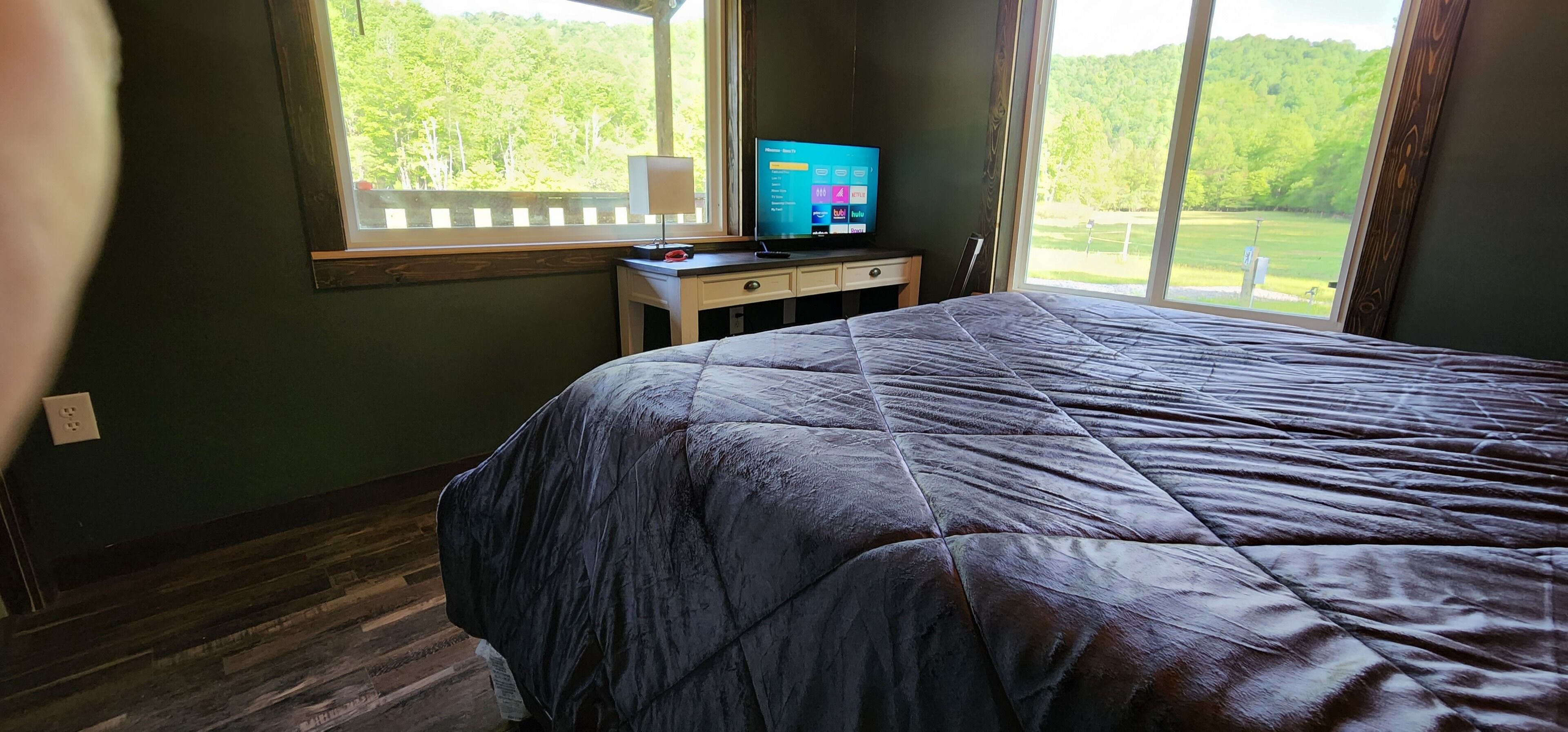 4 bedrooms, desk, iron/ironing board, WiFi (free)