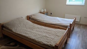 3 dormitorios, cuna de viaje, wifi gratis y ropa de cama
