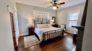 4 bedrooms, desk, iron/ironing board, travel crib