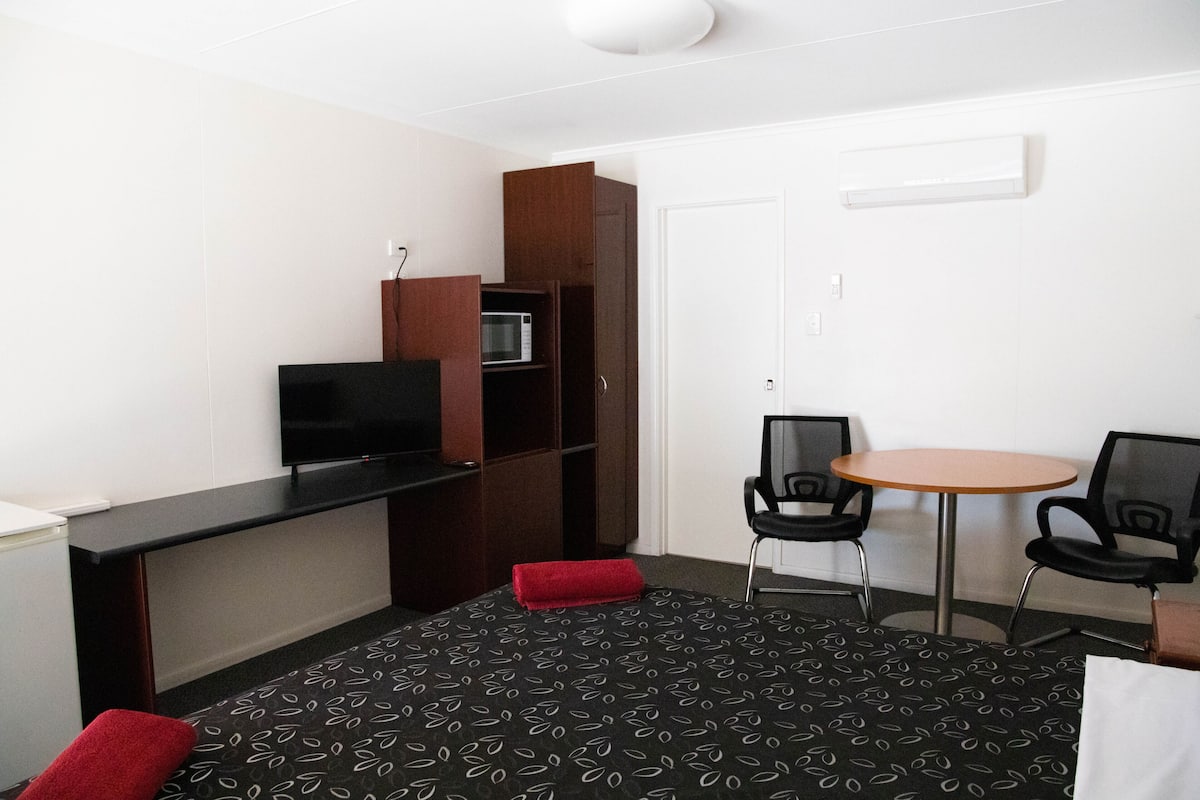 Premium-Zimmer | Verdunkelungsvorhänge, Bügeleisen/Bügelbrett, kostenloses WLAN