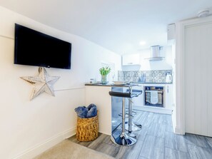 Open plan living space | Lake View - The Old Strawberry Barn Studios, Cheddar - 1 bedroom accommodation in Cheddar (Cheddar)