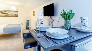 1 bedroom, free WiFi, bed sheets - 1 bedroom accommodation in Cheddar (Cheddar)
