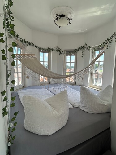 3 fairy tale rooms in the Schlössle (center)