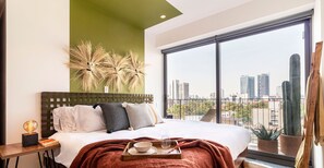 2 bedrooms, desk, iron/ironing board, WiFi