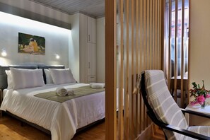 Iron/ironing board, free WiFi, bed sheets