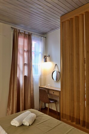 Iron/ironing board, free WiFi, bed sheets