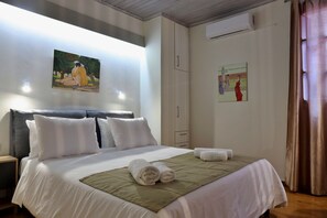 Iron/ironing board, free WiFi, bed sheets