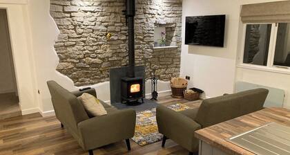 2 bedroom accommodation in East Lydford, near Somerton