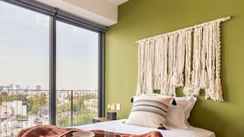 2 bedrooms, desk, iron/ironing board, WiFi