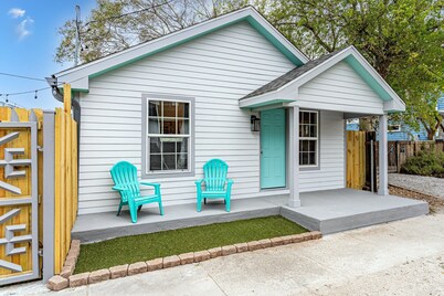 Stylish 1 BR,1BA Home Steps From Freret St