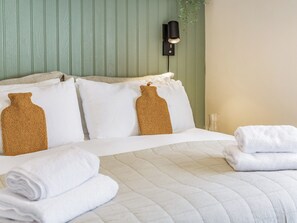 3 bedrooms, free WiFi, bed sheets - 3 bedroom accommodation in Berwick-upon-Tweed (Berwick-upon-Tweed)