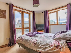 3 bedrooms, free WiFi, bed sheets