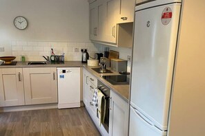 Fridge, microwave, oven, stovetop - Town House in Ideal Location, Central Enniskillen (Enniskillen)