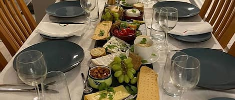 Talo | Yksityinen keittiö | Jääkaappi, mikroaaltouuni, uuni, liesi