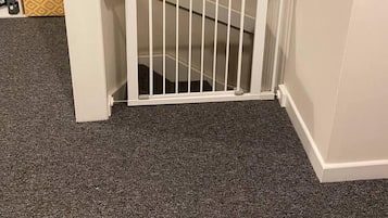 House | 3 bedrooms, iron/ironing board, travel crib, free WiFi