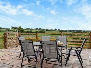 Outdoor dining - 3 bedroom accommodation in Bucks Cross, near Bideford (Bucks Cross, near Bideford)
