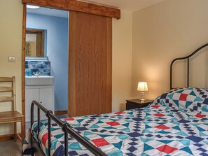 3 bedrooms, bed sheets