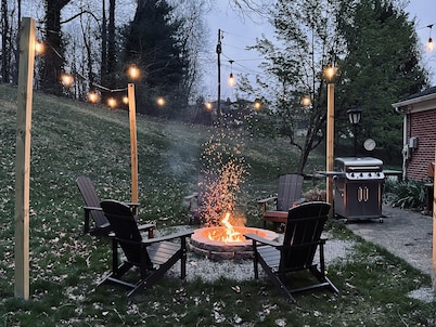 New River Gorge Oasis-Hot Tub- Game Room- Fire pit- Good Vibes