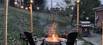New River Gorge Oasis-Hot Tub- Game Room- Fire pit- Good Vibes