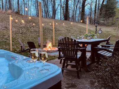 New River Gorge Oasis-Hot Tub- Game Room- Fire pit- Good Vibes