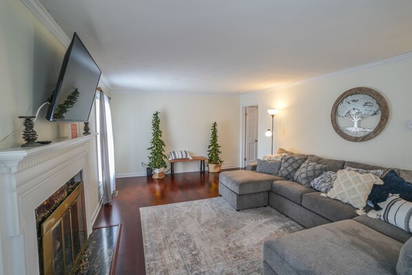 Smart-TV, Tischfußball, Tischtennisplatte