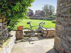 Property grounds - 2 bedroom accommodation in Carperby, Leyburn (Carperby, Leyburn)