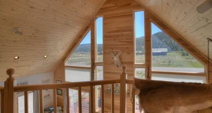 Cozy Mountain Cabin - Outdoor Firepit - Near Wolf Creek Ski Area