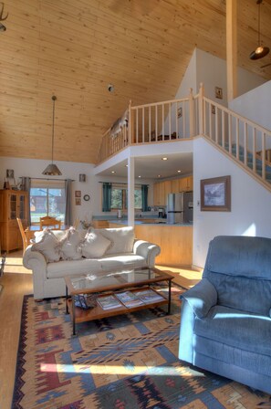 TV connectée, cheminée, lecteur de DVD