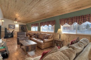 Smart TV, fireplace, DVD player
