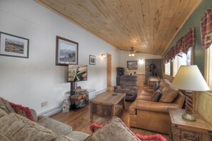 Smart TV, fireplace, DVD player