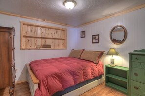 5 bedrooms, free WiFi, bed sheets