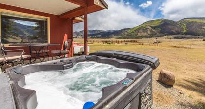 Fisherman's Paradise - Pet Friendly, Private Creek, Fireplace, Hot Tub