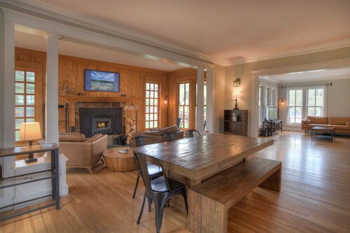 Historic Home | Pet Friendly | Walkable to Downtown