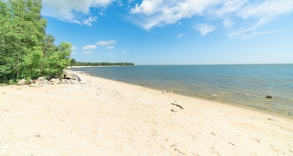 🏖 Sandy Hook: 2 Queens, Pet Friendly, One Min to Beach, Ice Fishing and Snaks